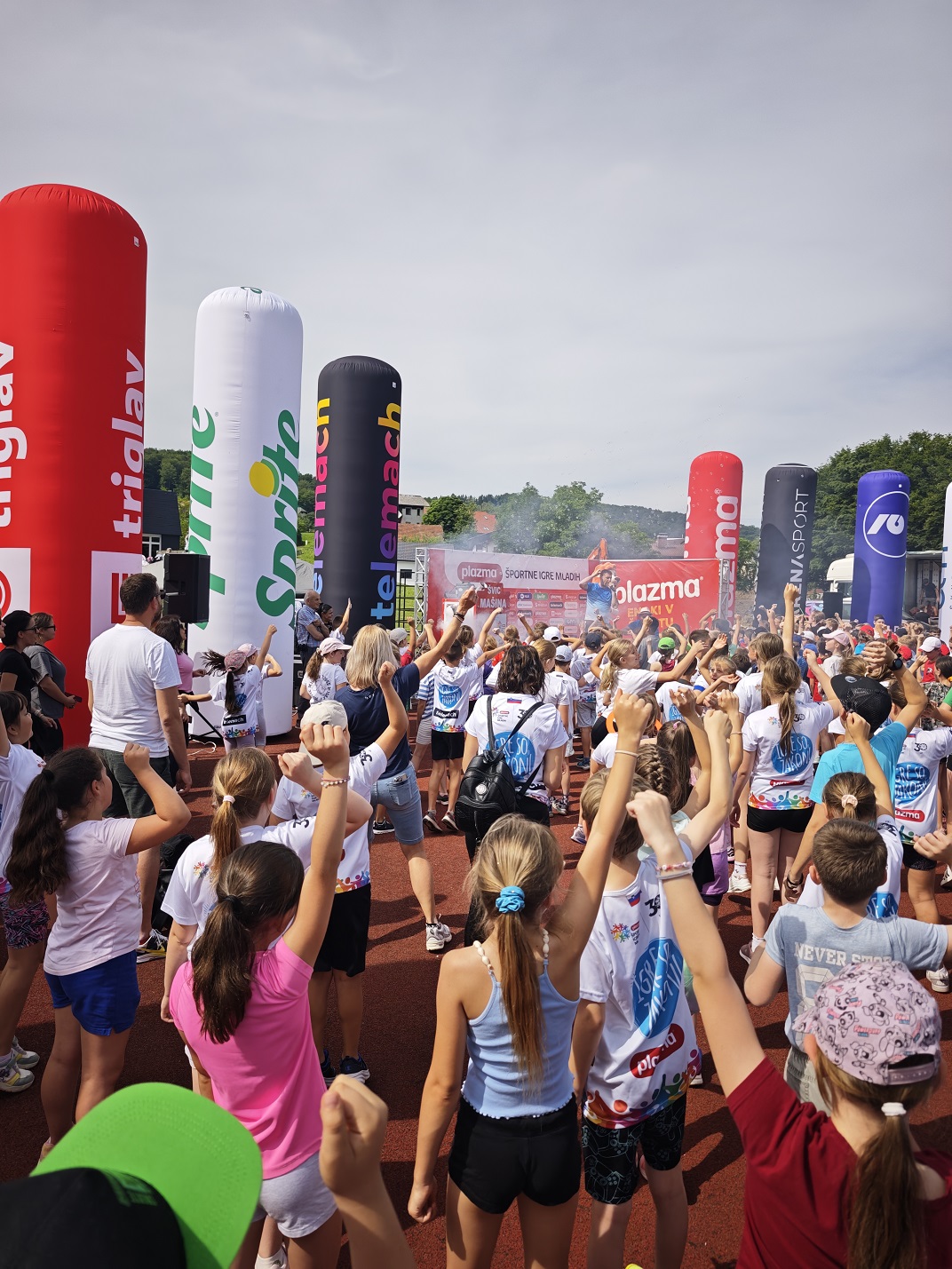 Otroški športni praznik na Kodeljevem združil šport, gibanje, glasbo in zabavo