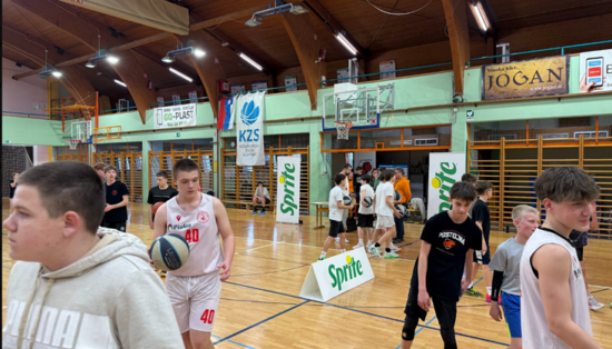 Postojna v ritmu ulične košarke: mladi navdušili na turnirju 3×3 Sprite Cup